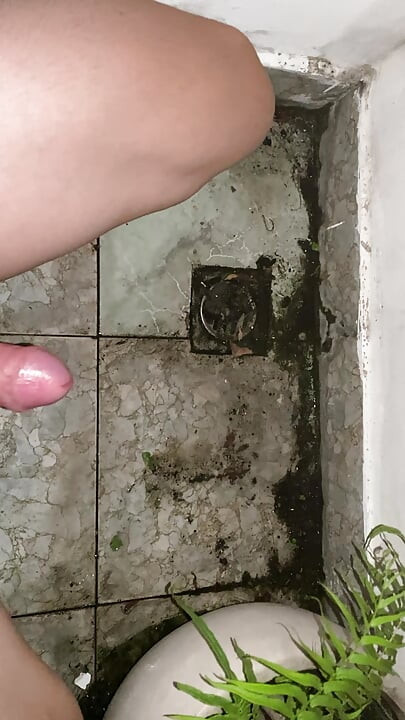 I cum on the second floor in public with people down the street