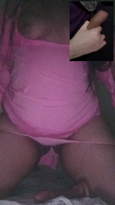Live Discord JOI: Se hende kneppe sig selv, mens han stryger