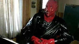 Diablo rojo masturbándose