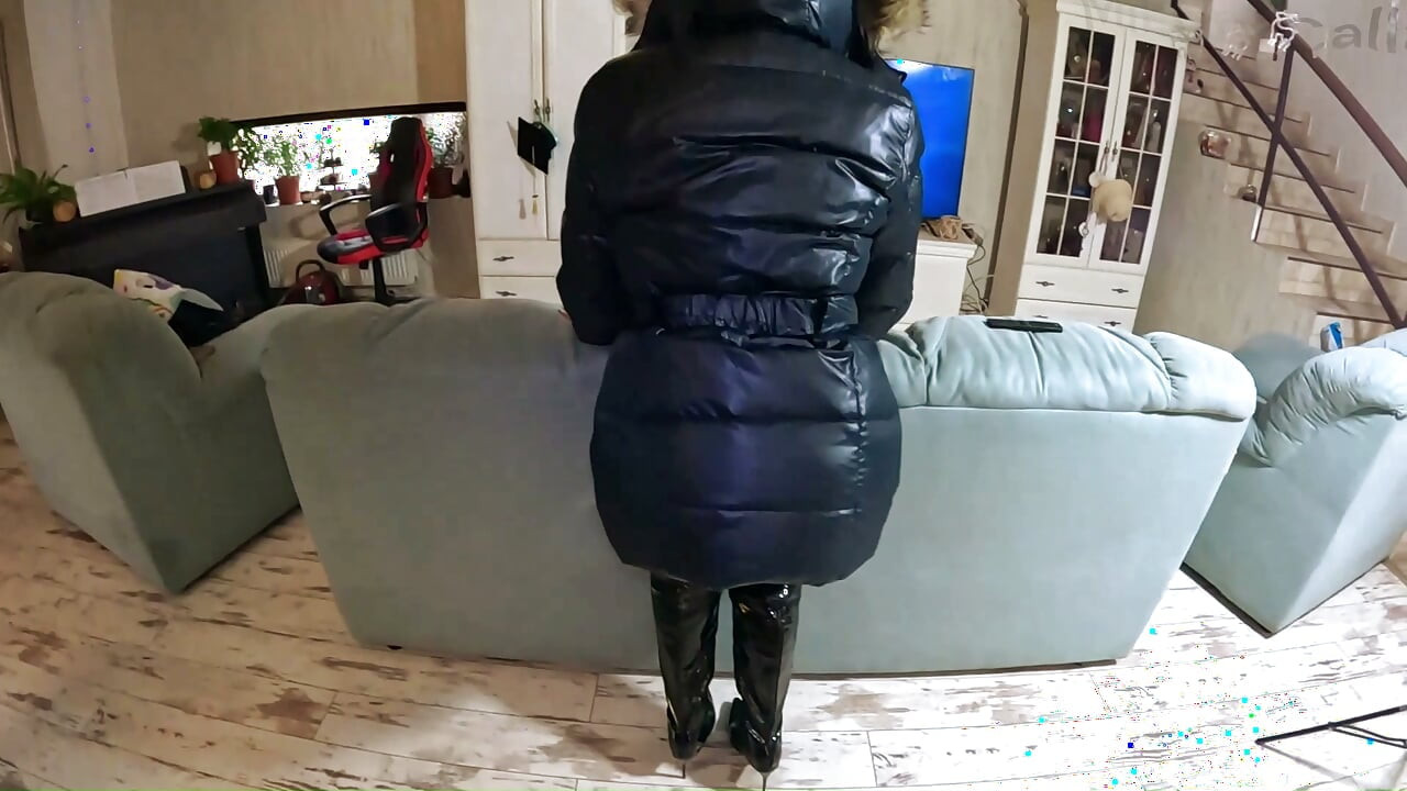 Glossy Downjacket Fetish Try-On. Capuzes de Pelúcia, Garganta Profunda, Masturbação e Final com Gozada