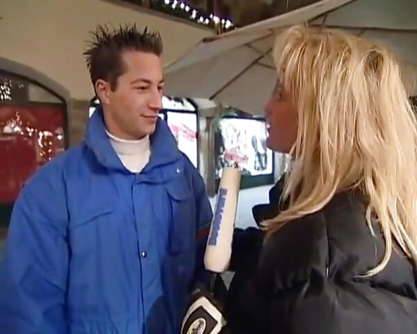 Німецька мачуха відтрахана цицьками змушує свого пасинка кінчити за допомогою її цицьок