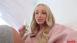 Blonde Kamera masturbiert