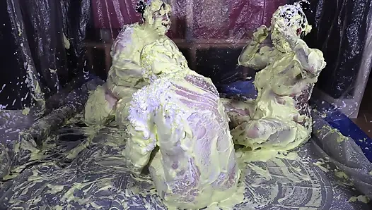 Schaumspaß mit Cheyenne Hannah und Skyler