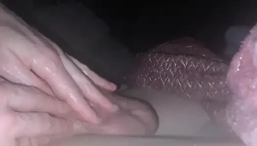 Cuma gecelerini ve hatunumla rahatlamayı seviyorum. Onun yarağını tonlarca kayganlaştırıcı ve hindistan cevizi yağıyla ovmeyi seviyorum ve sadece tapınma