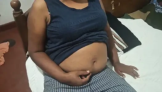 Ibu tiri yang berduka membutuhkan bantuan darimu, dia seksi