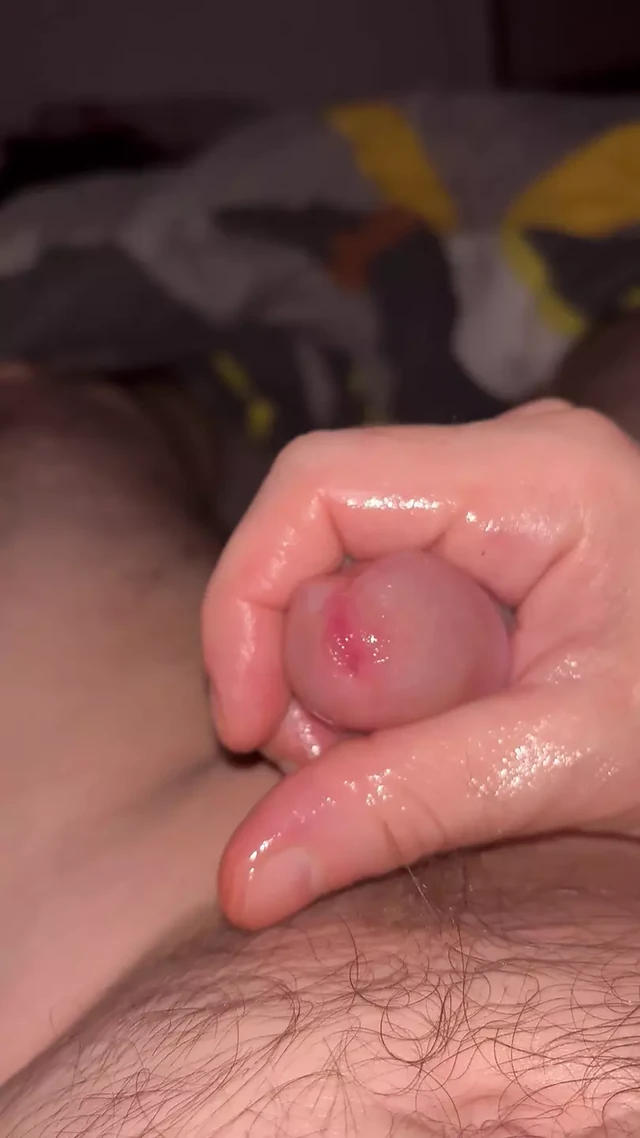 I take advantage of my wife's absence to touch myself while thinking of her beautiful juicy