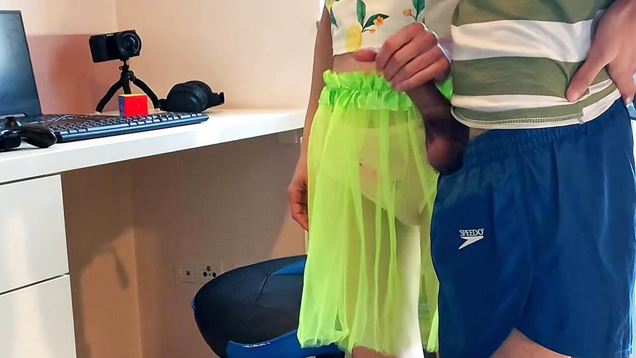 Styvfadern misstag sin styvdotter för en fru som lämnar sin styvdotter gravid.
