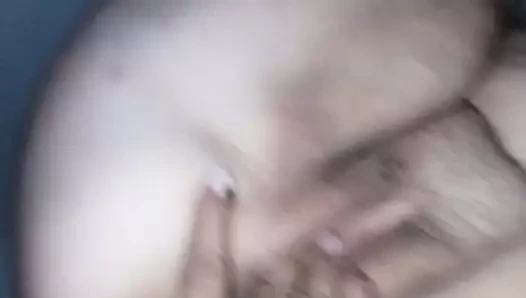 Cewek nakal ini ngasih fisting pantat bahenolnya!