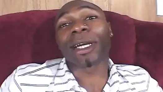 Грудастая чернокожая шлюшка пьет сперму из обуви после горячего траха с большим черным членом