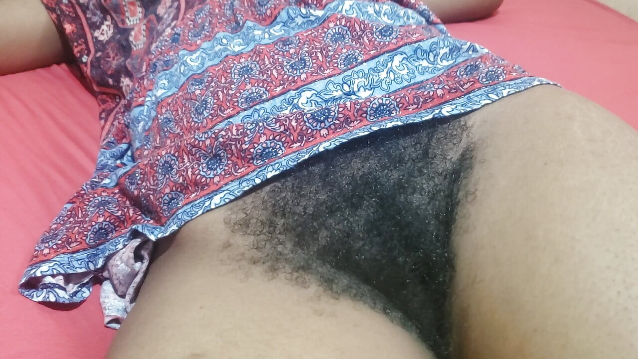 Pepek panas semula jadi yang berbulu masih memerlukan zakar hari ini