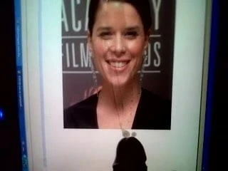 Cumshot počast neve campbell