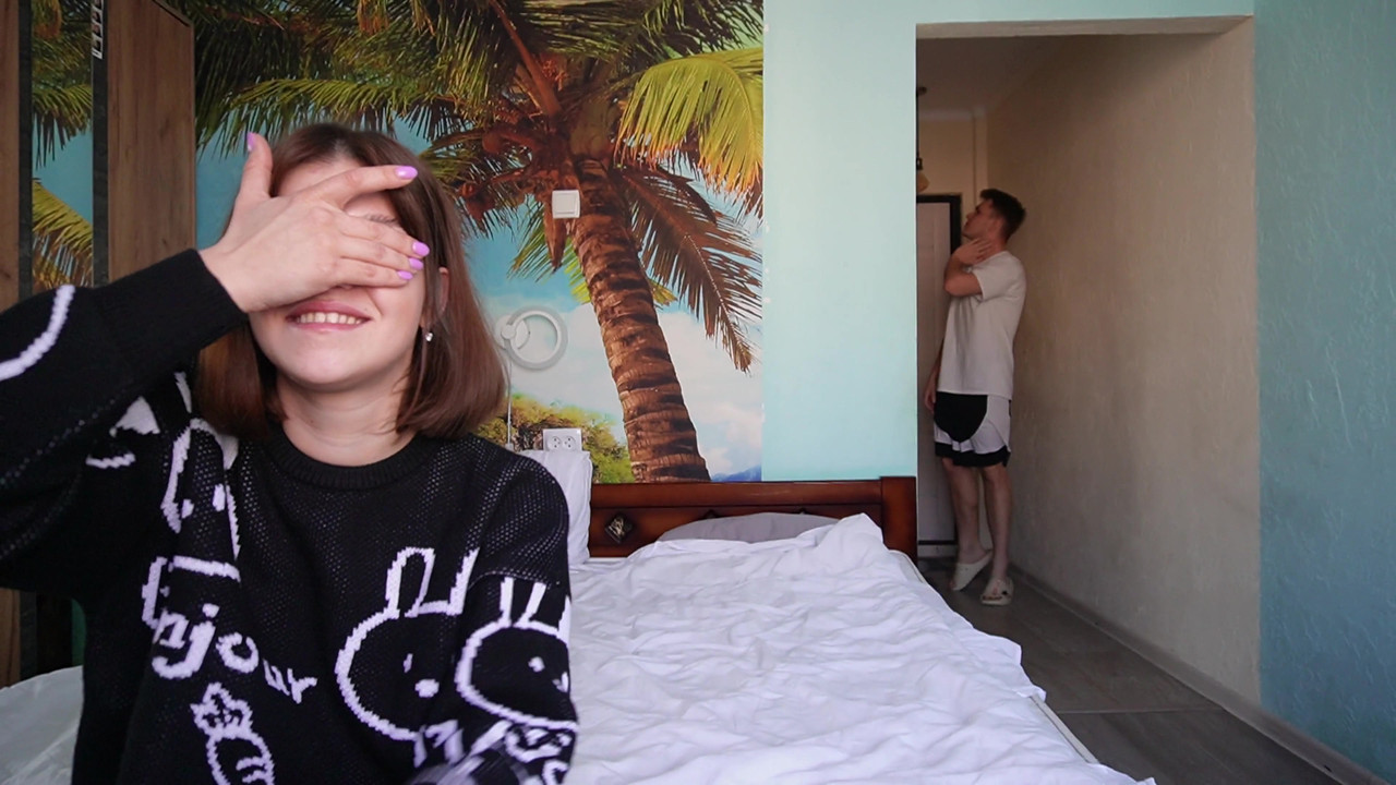 流行的在线游戏在视频博客期间变成继兄弟和继妹之间的性爱