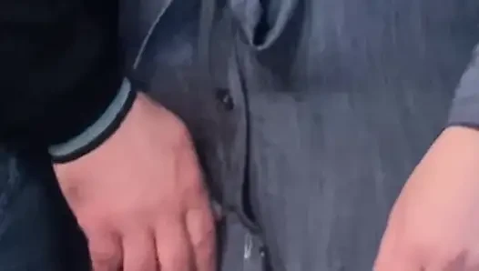 Omg!!! Yabancının kirli parmakları amcığını ovuyor