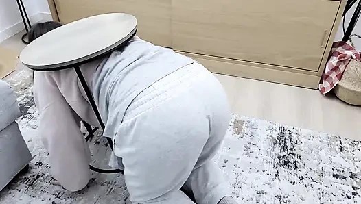 Sie hat einen IQ von 180, aber sie ist auf dem Tisch hängen geblieben