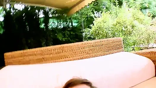 Горячую грудастую милфу трахнул и кончил камшот в рот большой член в любительском видео