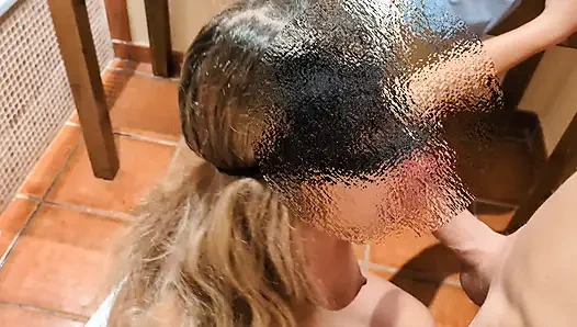 Crot sperma di mulutku di kamar mandi hotel