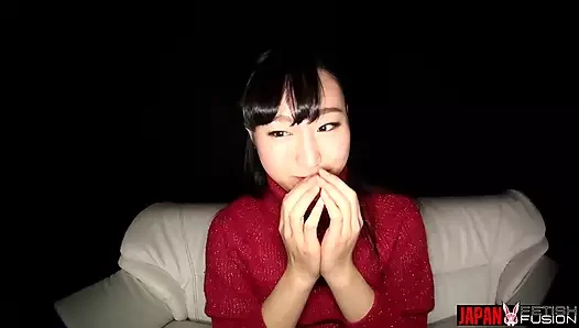 Видео от первого лица: Himari Ogawa трется и щипает ее соски до оргазма