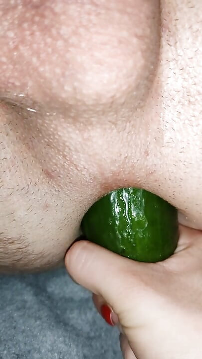 Αγγούρι γαμιέται κώλο από τη γυναίκα μου