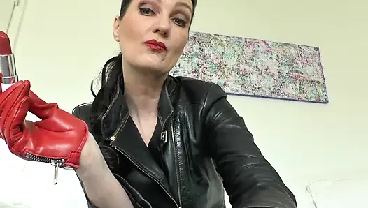 Sebelum tidur, aku bakal melukis tubuhmu pakai lipstik, victoria valente