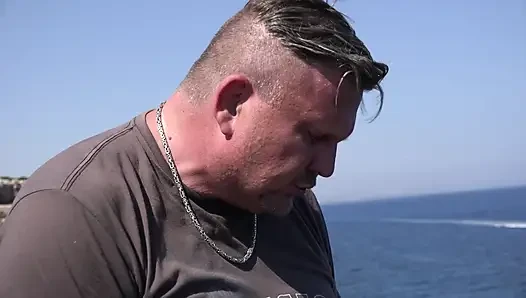 Возбужденный трах с видом на море