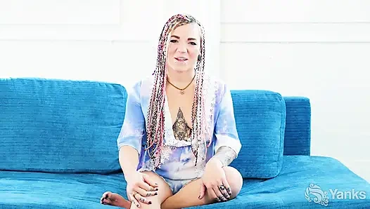 Pixie Lehaj amını yağlıyor