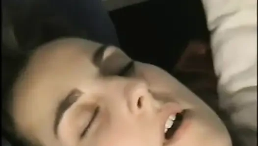 İki seksi hatun birbirlerinin amını tatmin ediyor