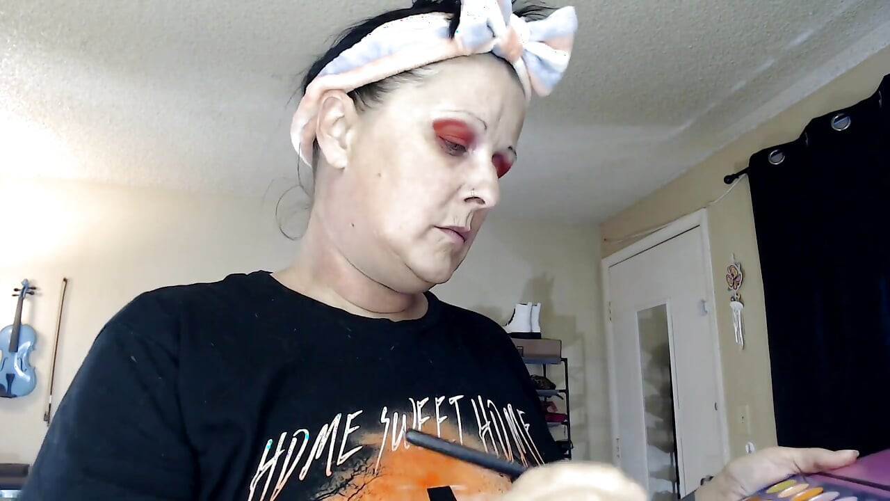 Snel aangebrachte rijpe make-up