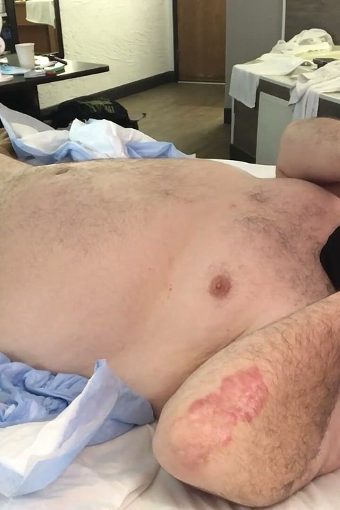 Fucking Big Boys Makes Me Cum so Much That He Needs to Hold Me in Place to Give Me a Creampie!
