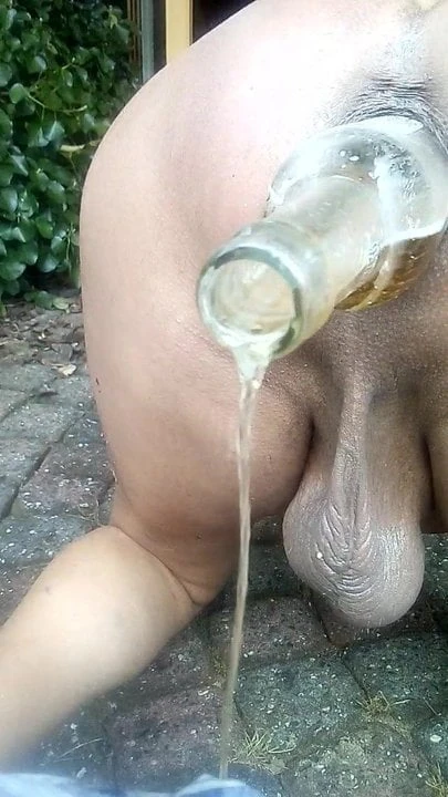 BEER IN THE ASS SQUIRTING CUM OUT OF BOTTLE