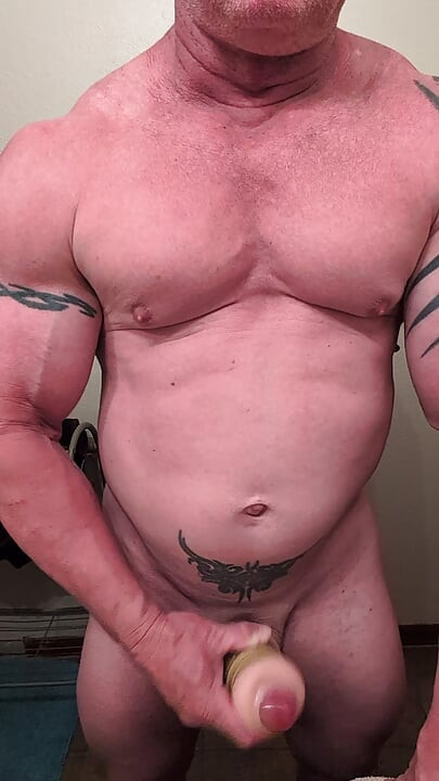 Flexing and cumming