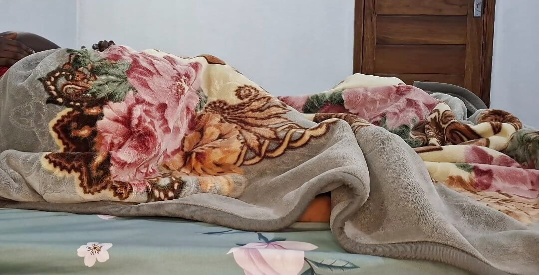 Ele me fode bem e deliciosamente, mas meu marido adorava se masturbar no pau dele até eu chegar ao orgasmo.