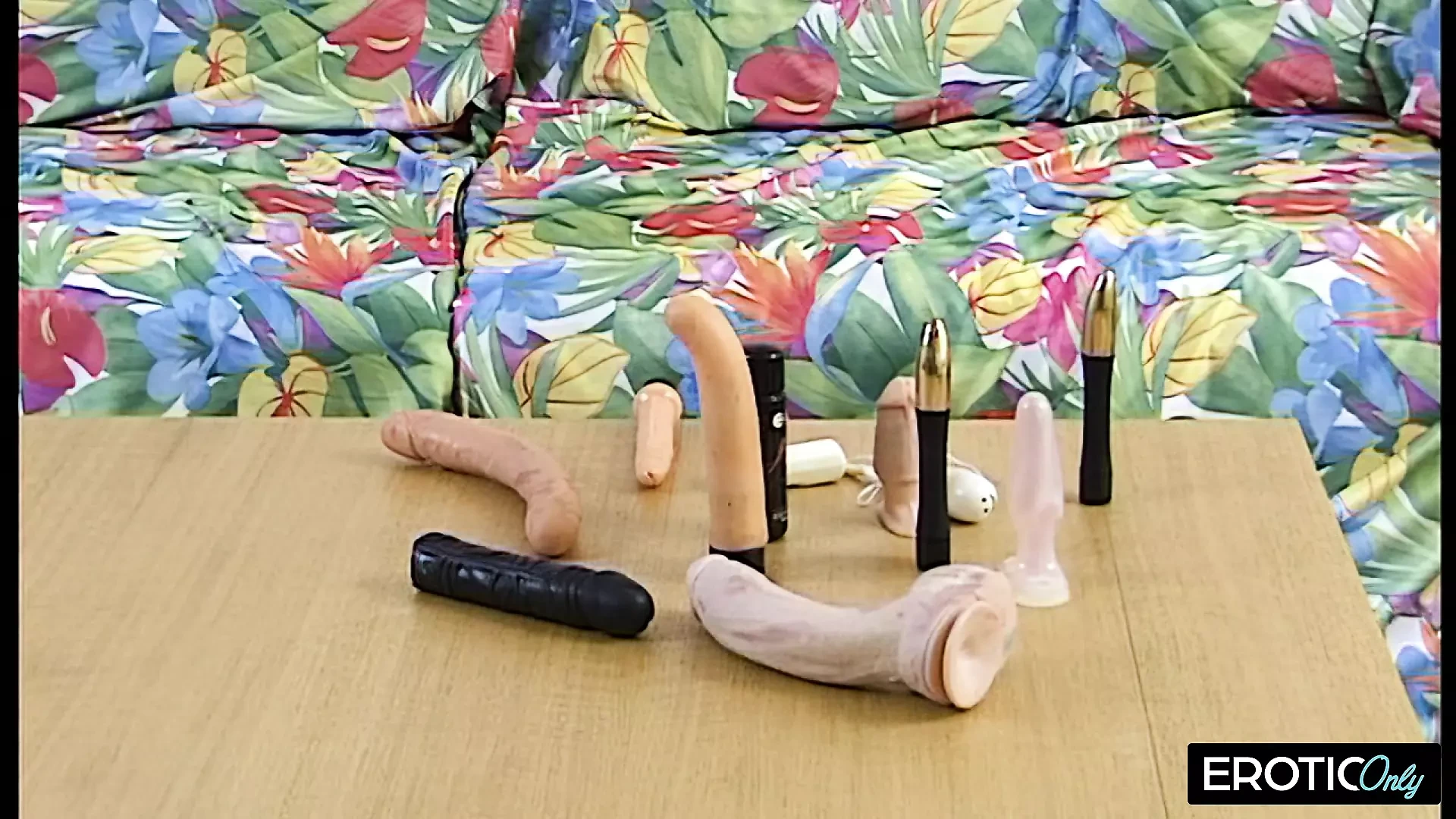 Helga 64 s’enfile un gros gode