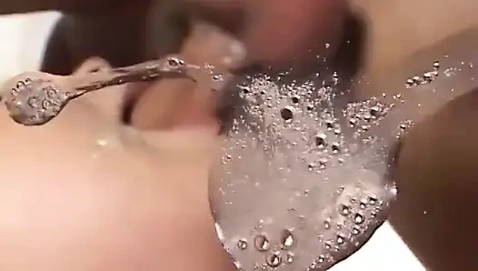 Döl için can atan genç kız yarağı boğazına kadar alıyor