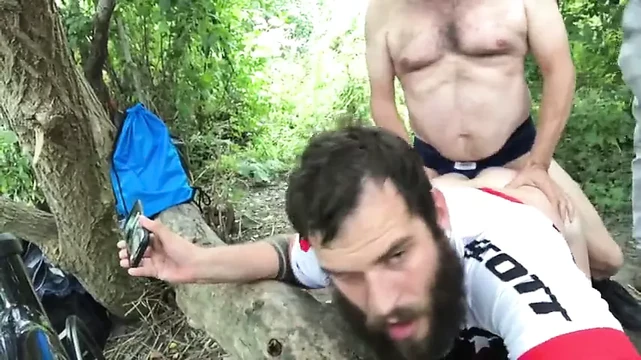 Круиз ... сучка в лесу