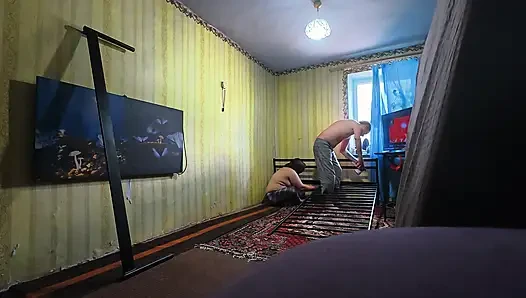 Di balik layar, tanpa editan. Kami sedang membangun tempat tidur seks baru