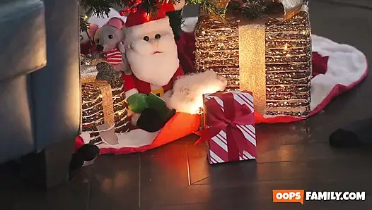 Einsames Weihnachtsfest für Stiefvater macht es schmutzig mit geheimem porno.