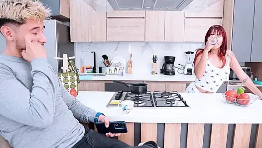 Üvey kız kardeşimle durum ciddi! Kocam beni boynuzluyor ve sonunda onu beceriyorum