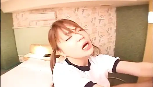 Горячая японская брюнетка может заставить кого угодно кончить