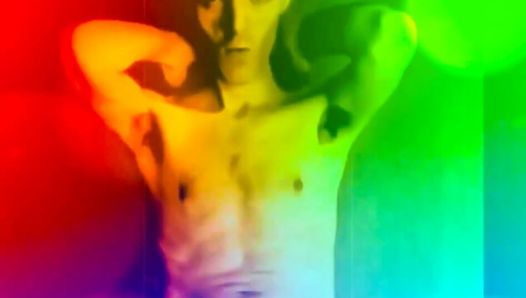 Británica Freddie Sunfields en pasión de luces arcoiris