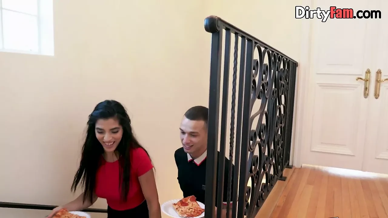 Busty stepmom pawg doggystyled trong ý ngông cuồng bộ ba