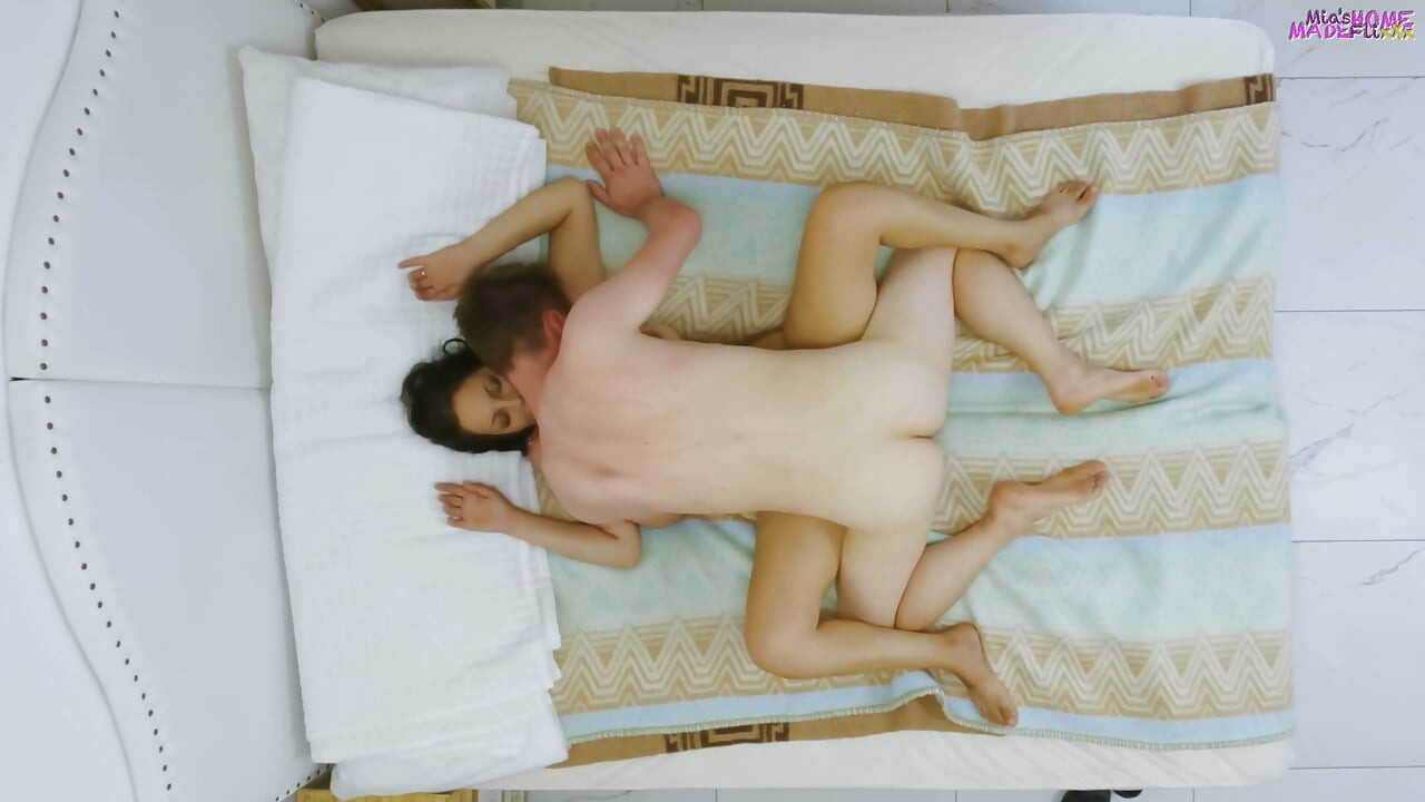 Du vrai sexe passionné là où normalement la caméra resterait éteinte (Birdseye non coupé 4k Modifier)