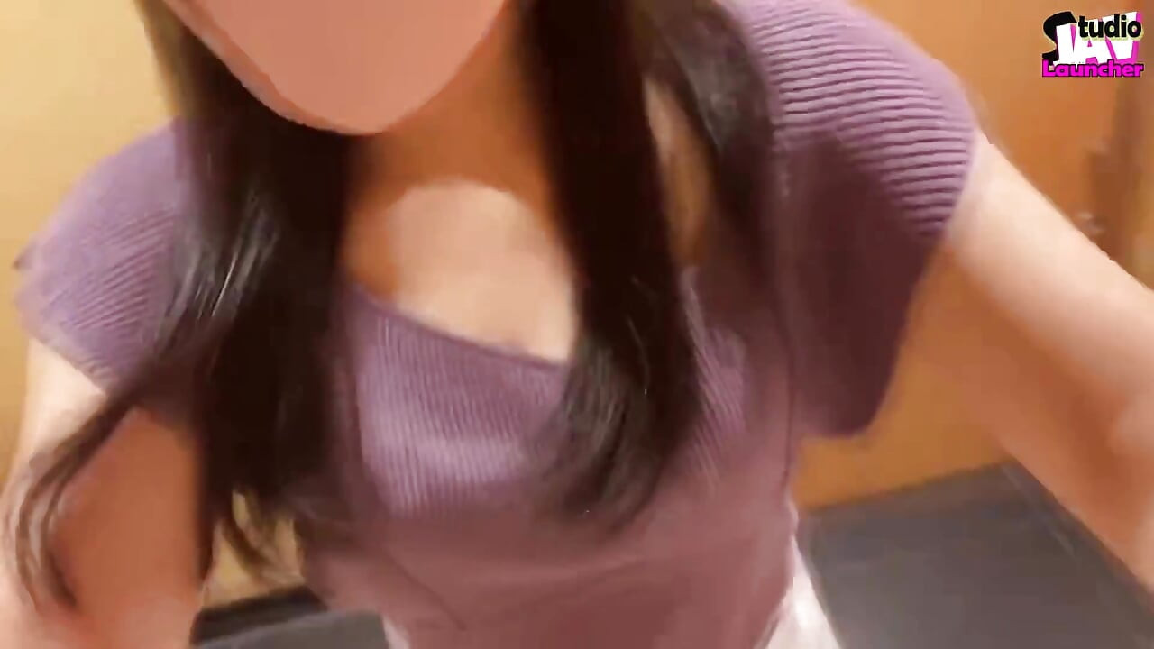 Self-play - a True Ona-girl Records Her Quiet Peak on a City Walk Chapter-1