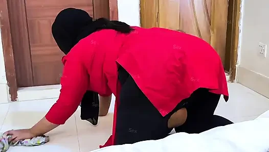 Pantat bahenol pembantu muslim dientot habis-habisan sama majikan dominan!