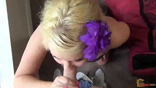 Halsfick blowjob mit blonder nachbarin