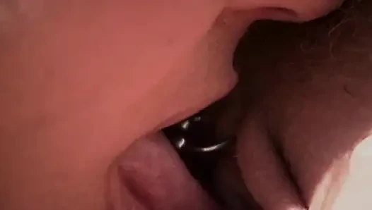 Lesbian pecinta strapon bersenang-senang di tepi kolam renang