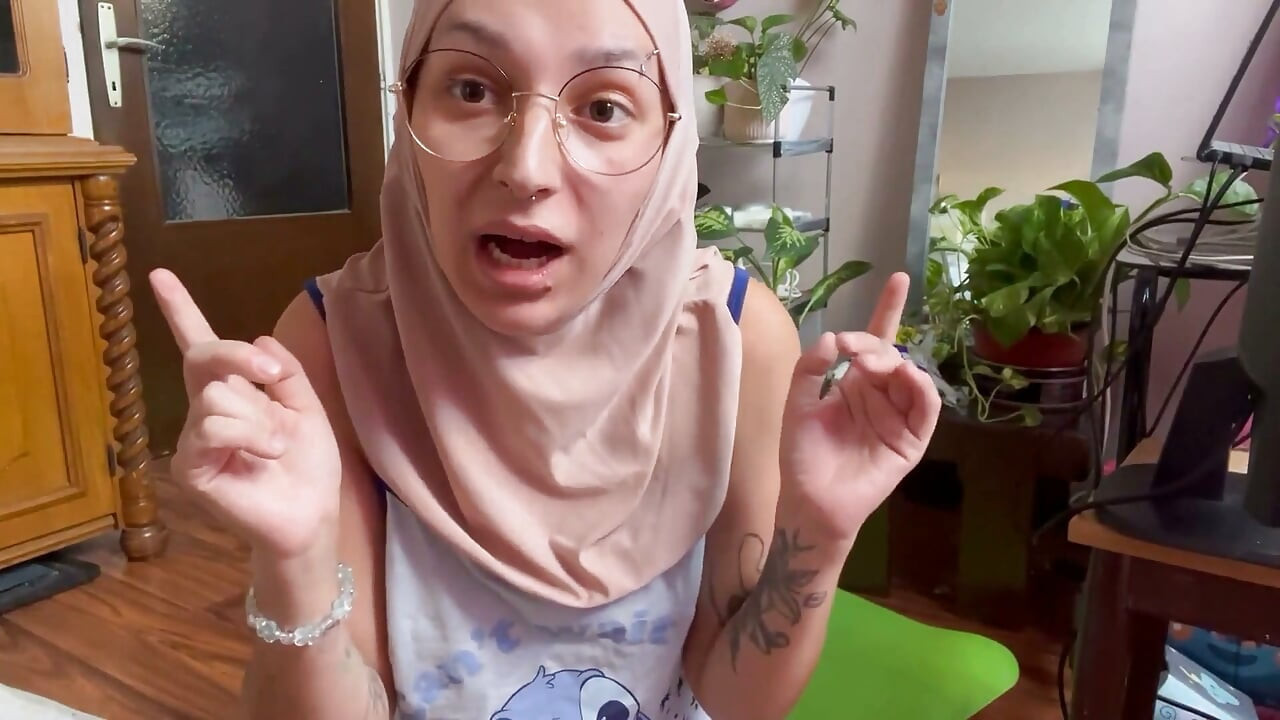 히잡을 쓴 요가 18일차