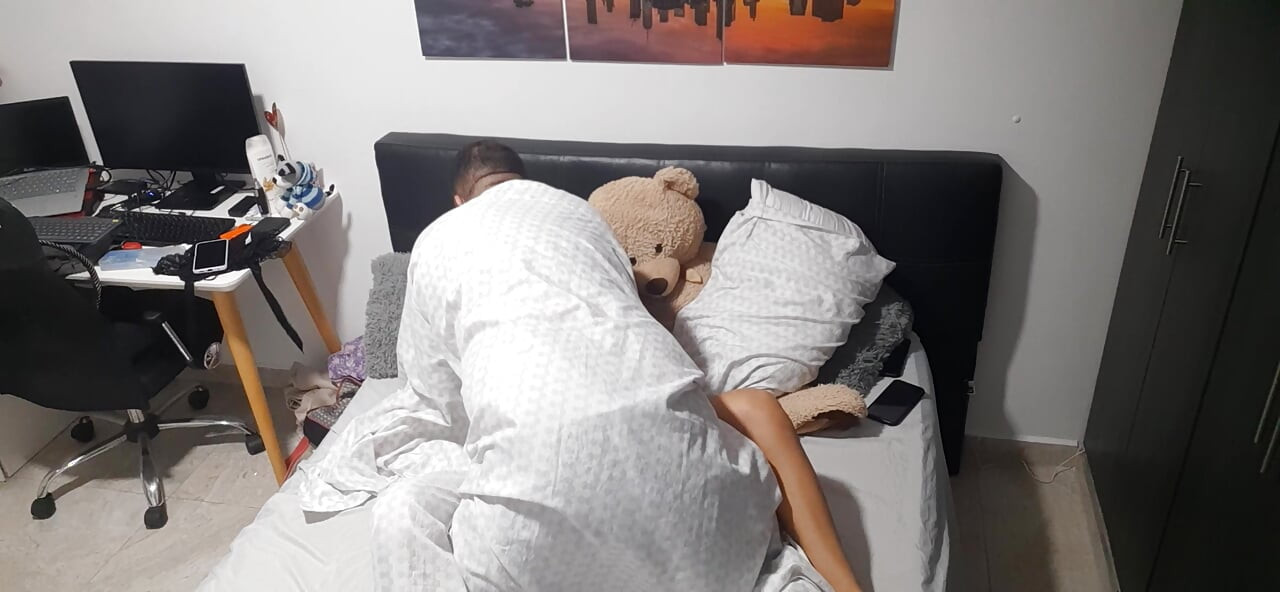 I fuck my stepdaughter's pussy until it is full.