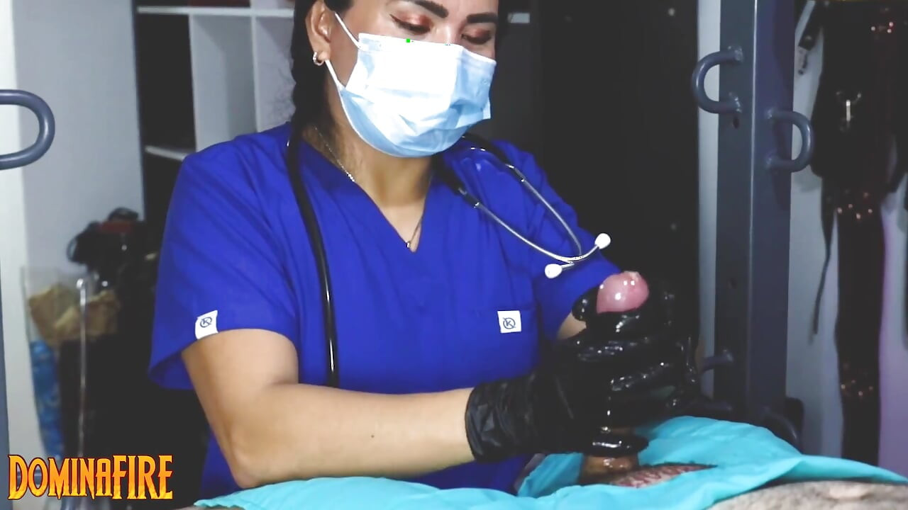 Femdom medical torturando las pelotas por enfermera dominafire