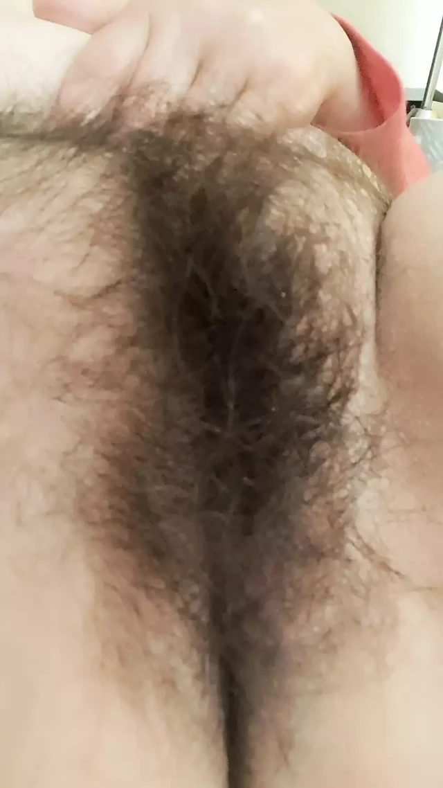 the hairy pussy of the 52 year old mature milf