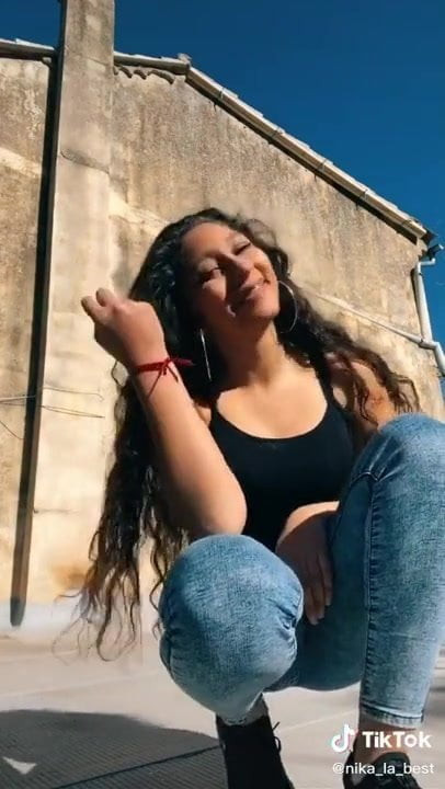 jeune gitane sexy